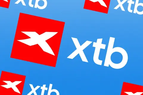 Viele rote Quadrate mit weißem X und das Logo "xtb" auf blauem Hintergrund. Hier sind meine xtb erfahrungen.